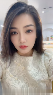 服装店老板娘