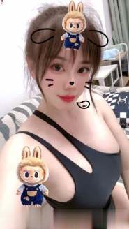 白嫩大奶小甜心