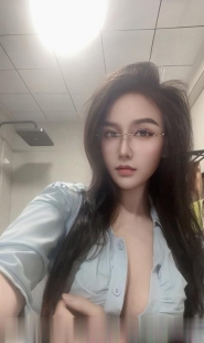 前凸后翘白苏妹