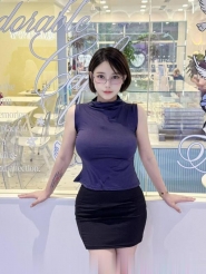 短发大胸风骚老师