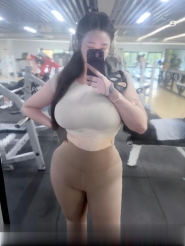 栖霞欧美风小姐姐