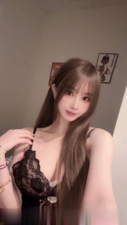 大胸大长腿甜心妹
