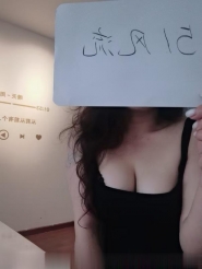 白嫩大奶迷人少妇