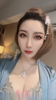 天河珠宝御姐