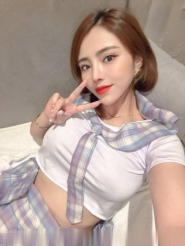 娇小玲珑颜值玲奈