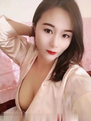 舌吻风骚丰满少妇