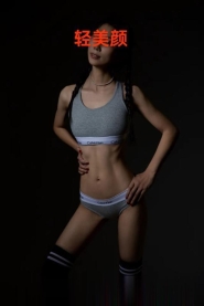 热爱健身的马甲线美女