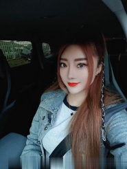 高挑迷人的小姐姐