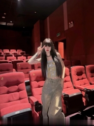 高挑纹身女菜菜
