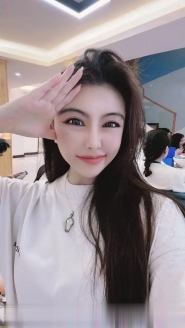 胸大腰细健身小少妇