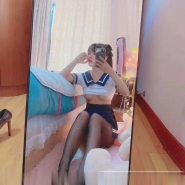 貌白丰满邻家小妹