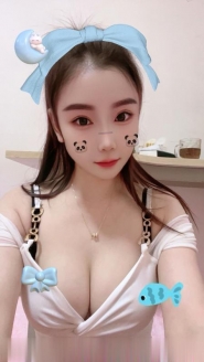 三点粉嫩美背小姐姐