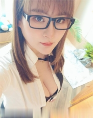 甜美妖娆眼镜少妇文静